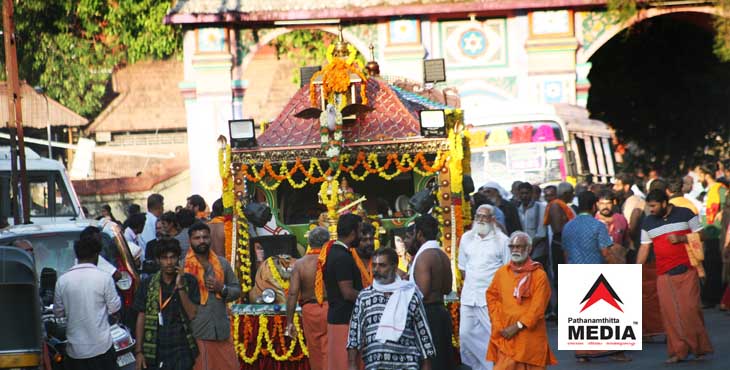 ധര്മ്മശാസ്താവിന്റെ മാതൃസ്ഥാനമായ അമ്പലപ്പുഴയില് നിന്ന് പേട്ട സംഘം പുറപ്പെട്ടു ധര്മ്മശാസ്താവിന്റെ മാതൃസ്ഥാനമായ അമ്പലപ്പുഴയില് നിന്ന് പേട്ട സംഘം പുറപ്പെട്ടു