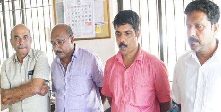 പത്തൊന്പതുകാരിയെ മോഡലിംഗ് രംഗത്ത് അവസരം നല്കാമെന്നു പറഞ്ഞ് പീഡിപ്പിച്ച കേസില് നാലു പേര് കൂടി അറസ്റ്റില് പത്തൊന്പതുകാരിയെ മോഡലിംഗ് രംഗത്ത് അവസരം നല്കാമെന്നു പറഞ്ഞ് പീഡിപ്പിച്ച കേസില് നാലു പേര് കൂടി അറസ്റ്റില്
