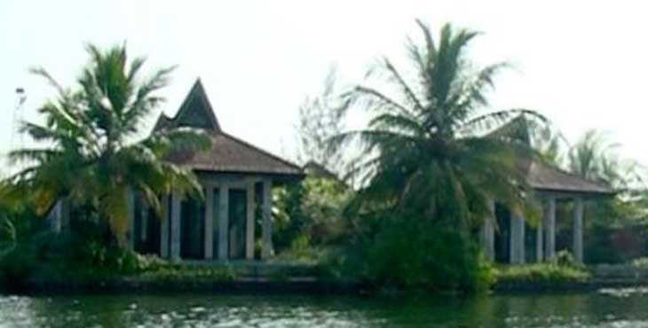 മരടിലെ നാലു ഫ്ലാറ്റുകള്ക്കു പിന്നാലെ ആലപ്പുഴയിലെ കാപിക്കോ റിസോര്ട്ട് പൊളിക്കാന് സുപ്രീം കോടതി ഉത്തരവ് മരടിലെ നാലു ഫ്ലാറ്റുകള്ക്കു പിന്നാലെ ആലപ്പുഴയിലെ കാപിക്കോ റിസോര്ട്ട് പൊളിക്കാന് സുപ്രീം കോടതി ഉത്തരവ്