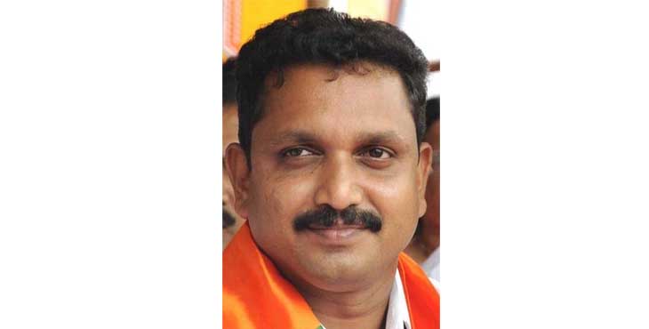 ബാത്ത്റൂമില്ക്കയറി ഇന്ക്വിലാബ് വിളിക്കേണ്ട ഗതികേടാണ് ചങ്ങലപ്പാര്ട്ടിയെ കാത്തിരിക്കുന്നതെന്ന് ബി.ജെ.പി നേതാവ് കെ.സുരേന്ദ്രന് ബാത്ത്റൂമില്ക്കയറി ഇന്ക്വിലാബ് വിളിക്കേണ്ട ഗതികേടാണ് ചങ്ങലപ്പാര്ട്ടിയെ കാത്തിരിക്കുന്നതെന്ന് ബി.ജെ.പി നേതാവ് കെ.സുരേന്ദ്രന്