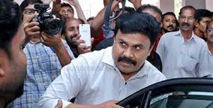 വിചാരണ നീട്ടിവയ്ക്കണമെന്നുള്ള ദിലീപിന്റെ ആവശ്യം സുപ്രിംകോടതി തള്ളി വിചാരണ നീട്ടിവയ്ക്കണമെന്നുള്ള ദിലീപിന്റെ ആവശ്യം സുപ്രിംകോടതി തള്ളി
