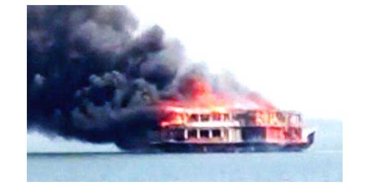 തീ പിടിച്ച ബോട്ട് ലൈസന്സില്ലാതെ ഒഴുകി നടന്നത് ആറ് വര്ഷം ; അനധികൃത ഹൗസ് ബോട്ടുകള് യഥേഷ്ടം ; പരിശോധനക്ക് മടികാണിച്ച് അധികൃതര് തീ പിടിച്ച ബോട്ട് ലൈസന്സില്ലാതെ ഒഴുകി നടന്നത് ആറ് വര്ഷം ; അനധികൃത ഹൗസ് ബോട്ടുകള് യഥേഷ്ടം ; പരിശോധനക്ക് മടികാണിച്ച് അധികൃതര്