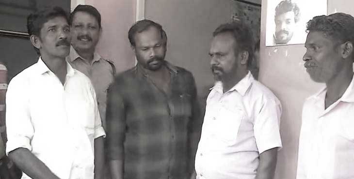 നൊബേല് സമ്മാന ജേതാവിന്റെ കായല്യാത്ര തടഞ്ഞ സംഭവത്തില് നാലു സിപിഎം പ്രവര്ത്തകര് അറസ്റ്റില് നൊബേല് സമ്മാന ജേതാവിന്റെ കായല്യാത്ര തടഞ്ഞ സംഭവത്തില് നാലു സിപിഎം പ്രവര്ത്തകര് അറസ്റ്റില്