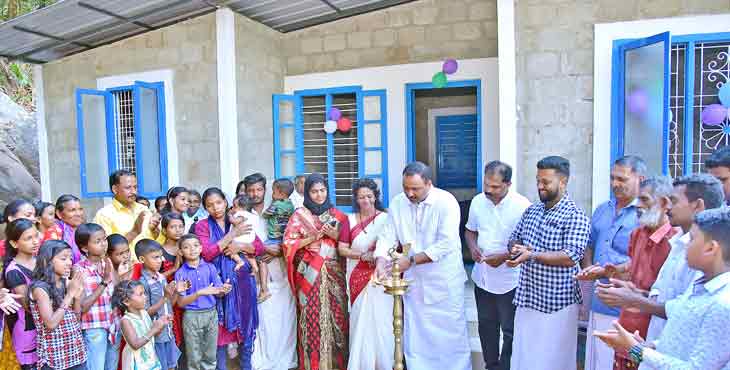 ഡോ.എം എസ് സുനിലിന്റെ 157-മത്തെ സ്നേഹവീട് ഷാജിക്കും കുടുംബത്തിനും ഡോ.എം എസ് സുനിലിന്റെ 157-മത്തെ സ്നേഹവീട് ഷാജിക്കും കുടുംബത്തിനും