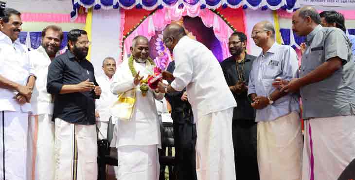 ഇളയരാജാ…..ഹരിവരാസനം എന്ന പേരില് ഒരു അവാര്ഡുണ്ട് ; കേരള സര്ക്കാരും ദേവസ്വം ബോര്ഡും ചേര്ന്നാണ് അത് നല്കുന്നത്…. നീ വരണം, അതു വാങ്ങണം… ഇളയരാജാ…..ഹരിവരാസനം എന്ന പേരില് ഒരു അവാര്ഡുണ്ട് ; കേരള സര്ക്കാരും ദേവസ്വം ബോര്ഡും ചേര്ന്നാണ് അത് നല്കുന്നത്…. നീ വരണം, അതു വാങ്ങണം…