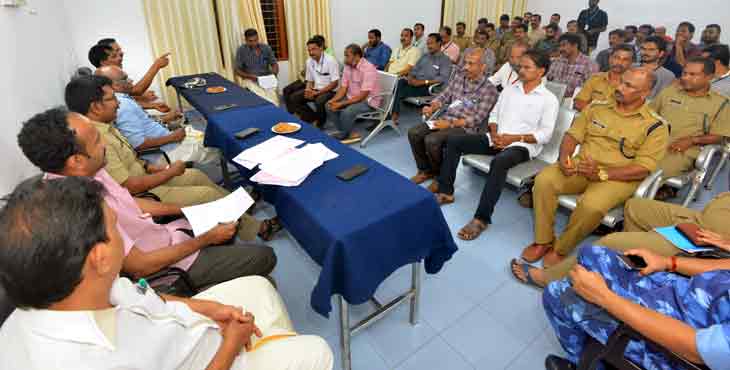 മകരവിളക്ക് മഹോത്സവം : അവലോകന യോഗം ചേര്ന്നു മകരവിളക്ക് മഹോത്സവം : അവലോകന യോഗം ചേര്ന്നു