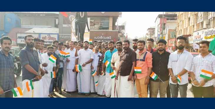 രാജീവ് യൂത്ത് ഫൗണ്ടേഷൻ ജില്ലാ കമ്മിറ്റിയുടെ നേതൃത്വത്തിൽ മഹാത്മാഗാന്ധിയുടെ ധീര രക്തസാക്ഷിത്വത്തെ അനുസ്മരിച്ചു രാജീവ് യൂത്ത് ഫൗണ്ടേഷൻ ജില്ലാ കമ്മിറ്റിയുടെ നേതൃത്വത്തിൽ മഹാത്മാഗാന്ധിയുടെ ധീര രക്തസാക്ഷിത്വത്തെ അനുസ്മരിച്ചു