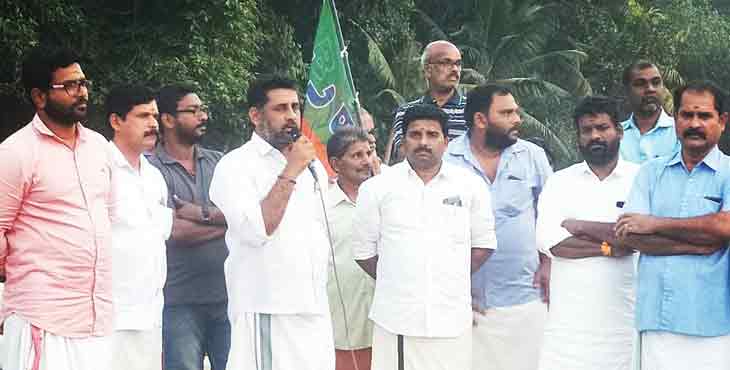 കുട്ടംപേരൂർ ആറിന്റെ നവീകരണ പ്രവർത്തനങ്ങൾ മുടങ്ങിയതിനെതിരെ ബിജെപിയുടെ പ്രതിഷേധ മാര്ച്ചും ധര്ണ്ണയും നടത്തി കുട്ടംപേരൂർ ആറിന്റെ നവീകരണ പ്രവർത്തനങ്ങൾ മുടങ്ങിയതിനെതിരെ ബിജെപിയുടെ പ്രതിഷേധ മാര്ച്ചും ധര്ണ്ണയും നടത്തി