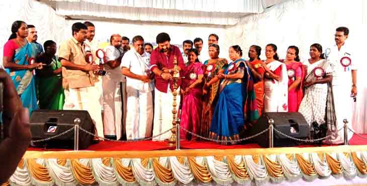ചെങ്ങന്നൂർ ബ്ലോക്ക് പഞ്ചായത്ത് ലൈഫ് കുടുംബ സംഗമത്തില് തുണി ബാഗുകളും പച്ചക്കറിതൈകളും വിതരണം ചെയ്തു ചെങ്ങന്നൂർ ബ്ലോക്ക് പഞ്ചായത്ത് ലൈഫ് കുടുംബ സംഗമത്തില് തുണി ബാഗുകളും പച്ചക്കറിതൈകളും വിതരണം ചെയ്തു