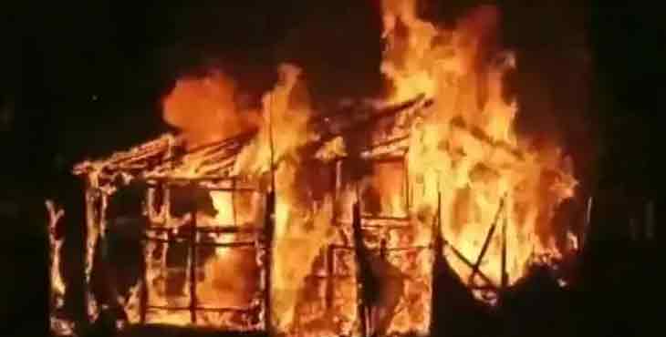 അസന്സോളില് ബി.ജെ.പി ഓഫീസ് കത്തിച്ചു അസന്സോളില് ബി.ജെ.പി ഓഫീസ് കത്തിച്ചു