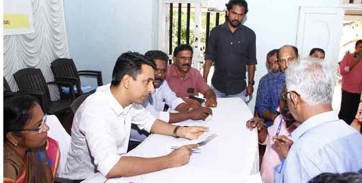 നിയമത്തിന്റെ കുരുക്കുകള് അഴിച്ച്… ജില്ലാ കളക്ടറുടെ പരാതിപരിഹാര അദാലത്ത് നിയമത്തിന്റെ കുരുക്കുകള് അഴിച്ച്… ജില്ലാ കളക്ടറുടെ പരാതിപരിഹാര അദാലത്ത്