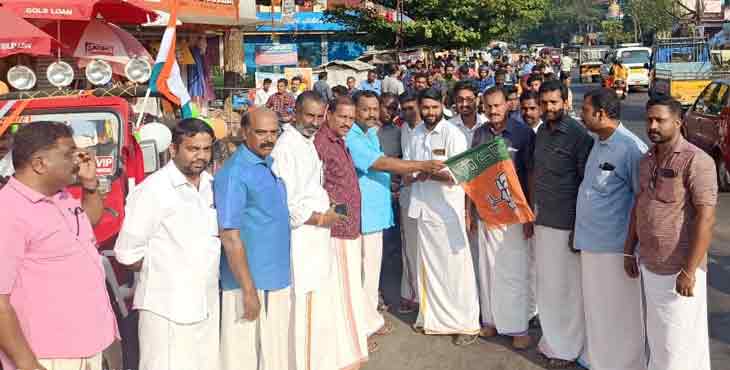 പൗരത്വ ഭേദഗതി നിയമത്തെ അനുകൂലിച്ചുകൊണ്ട് യുവമോർച്ചയുടെ തിരംഗയാത്ര തിരുവല്ലയില് നടന്നു പൗരത്വ ഭേദഗതി നിയമത്തെ അനുകൂലിച്ചുകൊണ്ട് യുവമോർച്ചയുടെ തിരംഗയാത്ര തിരുവല്ലയില് നടന്നു