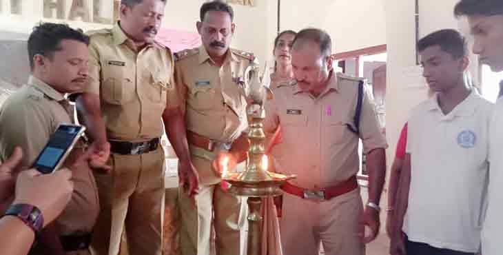 ആറന്മുള ജനമൈത്രി പോലീസിന്റ നേതൃത്വത്തിൽ ലഹരി വിരുദ്ധ – ട്രാഫിക്ക് ബോധവത്ക്കരണ ക്ലാസ് നടത്തി ആറന്മുള ജനമൈത്രി പോലീസിന്റ നേതൃത്വത്തിൽ ലഹരി വിരുദ്ധ – ട്രാഫിക്ക് ബോധവത്ക്കരണ ക്ലാസ് നടത്തി