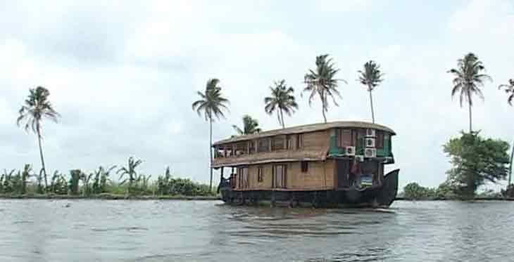 അനധികൃത ഹൗസ് ബോട്ടുകൾക്കെതിരെ നടപടിയെടുക്കാൻ സാവകാശം വേണമെന്ന് ആലപ്പുഴ ജില്ലാഭരണകൂടം അനധികൃത ഹൗസ് ബോട്ടുകൾക്കെതിരെ നടപടിയെടുക്കാൻ സാവകാശം വേണമെന്ന് ആലപ്പുഴ ജില്ലാഭരണകൂടം