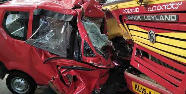 കഴിഞ്ഞ വര്ഷം റോഡില് പൊലിഞ്ഞത് നാലായിരത്തിലേറെ ജീവനുകള് കഴിഞ്ഞ വര്ഷം റോഡില് പൊലിഞ്ഞത് നാലായിരത്തിലേറെ ജീവനുകള്