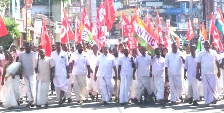 ദേശീയ പണിമുടക്ക് ; സമരസമിതിയുടെ നേതൃത്വത്തിൽ ചെങ്ങന്നൂരില് പ്രകടനം നടന്നു ദേശീയ പണിമുടക്ക് ; സമരസമിതിയുടെ നേതൃത്വത്തിൽ ചെങ്ങന്നൂരില് പ്രകടനം നടന്നു