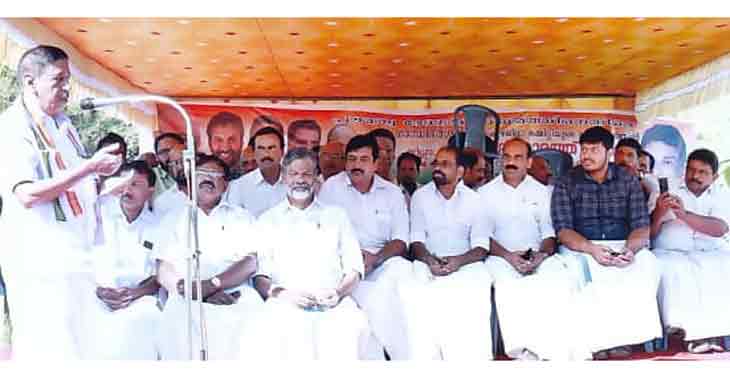 മതേതരത്വത്തെ അട്ടിമറിക്കാനുള്ളനീക്കം അവസാനിപ്പിക്കണം ; വി.സി.കബീര് മാസ്റ്റര് മതേതരത്വത്തെ അട്ടിമറിക്കാനുള്ളനീക്കം അവസാനിപ്പിക്കണം ; വി.സി.കബീര് മാസ്റ്റര്