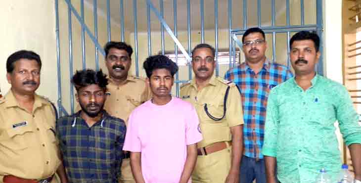 സ്കൂൾ കുട്ടികൾക്ക് കഞ്ചാവ് വില്പന നടത്തിവന്ന രണ്ടു യുവാക്കളെ ഇലവുംതിട്ട പോലീസ് അറസ്റ്റ് ചെയ്തു സ്കൂൾ കുട്ടികൾക്ക് കഞ്ചാവ് വില്പന നടത്തിവന്ന രണ്ടു യുവാക്കളെ ഇലവുംതിട്ട പോലീസ് അറസ്റ്റ് ചെയ്തു