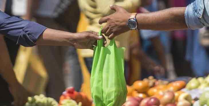 പ്ലാസ്റ്റിക് ക്യാരി ബാഗുകൾക്ക് നിരോധനം ഏർപ്പെടുത്തിയ സർക്കാർ നടപടി ഹൈക്കോടതി റദ്ദാക്കി പ്ലാസ്റ്റിക് ക്യാരി ബാഗുകൾക്ക് നിരോധനം ഏർപ്പെടുത്തിയ സർക്കാർ നടപടി ഹൈക്കോടതി റദ്ദാക്കി