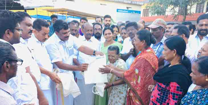 പ്ലാസ്റ്റിക്കിനെതിരെ സന്ദേശം ഉയർത്തി സംസ്കാര സാഹിതി ; ഇലവുംതിട്ട ചന്തയില് അഞ്ഞൂറ് തുണി സഞ്ചികൾ വിതരണം ചെയ്തു പ്ലാസ്റ്റിക്കിനെതിരെ സന്ദേശം ഉയർത്തി സംസ്കാര സാഹിതി ; ഇലവുംതിട്ട ചന്തയില് അഞ്ഞൂറ് തുണി സഞ്ചികൾ വിതരണം ചെയ്തു
