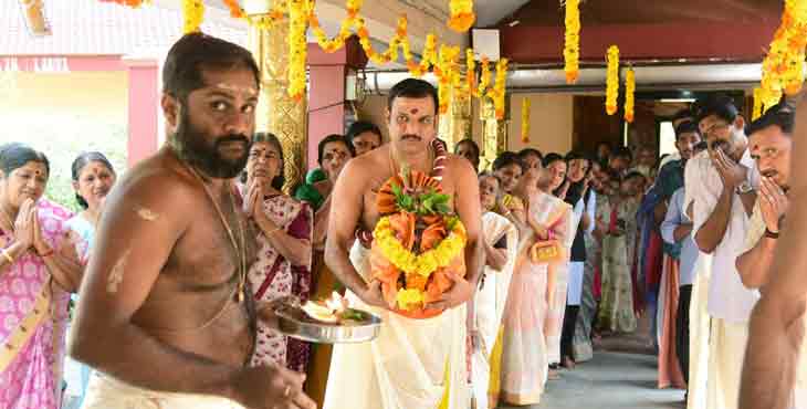 കോന്നി മഠത്തിൽകാവ് ഭഗവതി ക്ഷേത്രത്തിലെ പ്രതിഷ്ഠാ വാർഷീക കലശപൂജയും കലശാഭിഷേകവും കോന്നി മഠത്തിൽകാവ് ഭഗവതി ക്ഷേത്രത്തിലെ പ്രതിഷ്ഠാ വാർഷീക കലശപൂജയും കലശാഭിഷേകവും