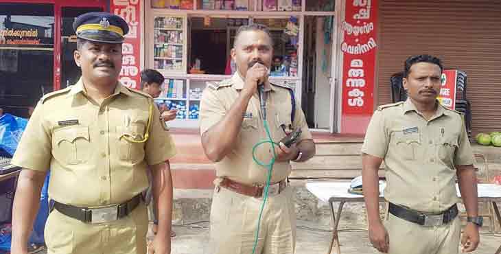 ആറന്മുള ജനമൈത്രി പോലീസിന്റെ നേതൃത്വത്തിൽ റോഡ് സുരക്ഷാവാരം ആചരിച്ചു ആറന്മുള ജനമൈത്രി പോലീസിന്റെ നേതൃത്വത്തിൽ റോഡ് സുരക്ഷാവാരം ആചരിച്ചു
