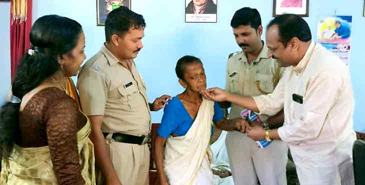 ദുരിതക്കയത്തിലായ രാജമ്മക്ക് കൈത്താങ്ങായി ഇലവുംതിട്ട ജനമൈത്രി പോലീസ് ദുരിതക്കയത്തിലായ രാജമ്മക്ക് കൈത്താങ്ങായി ഇലവുംതിട്ട ജനമൈത്രി പോലീസ്