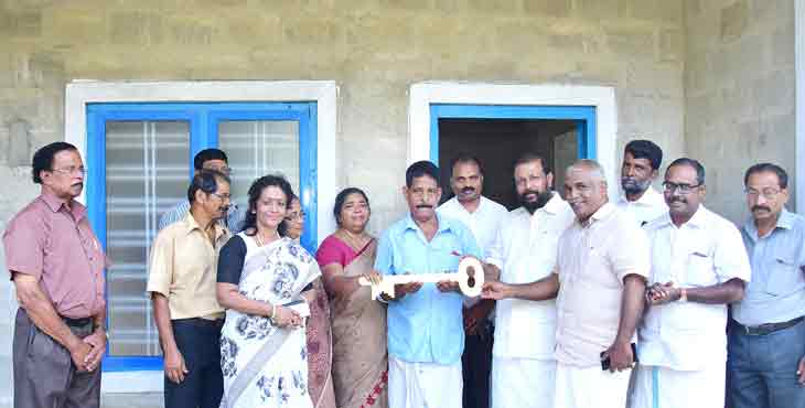 ഡോ.എം.എസ്.സുനിലിന്റെ 163മത് സ്നേഹഭവനം തോമസിനും കുടുംബത്തിനും ഡോ.എം.എസ്.സുനിലിന്റെ 163മത് സ്നേഹഭവനം തോമസിനും കുടുംബത്തിനും