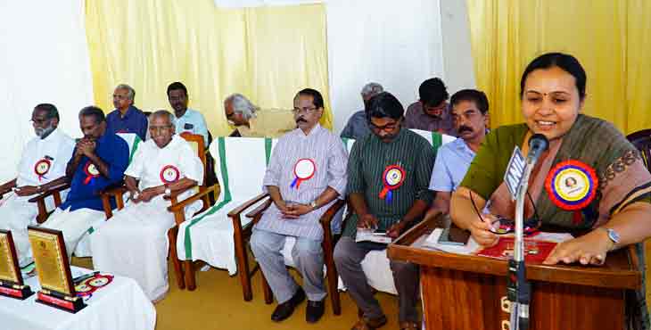 സാഹിത്യകാരന്മാര് നിശബ്ദരാകാന് പാടില്ല : വീണാ ജോര്ജ് എംഎല്എ സാഹിത്യകാരന്മാര് നിശബ്ദരാകാന് പാടില്ല : വീണാ ജോര്ജ് എംഎല്എ