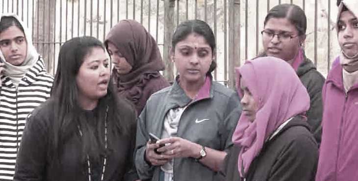 ടൂര് ഏജന്സി കബളിപ്പിച്ചു ; തങ്ങാനിടമില്ലാതെ മലയാളി കോളേജ് വിദ്യാര്ത്ഥികളും അധ്യാപികമാരും ഡല്ഹിയില് തെരുവോരത്ത് ടൂര് ഏജന്സി കബളിപ്പിച്ചു ; തങ്ങാനിടമില്ലാതെ മലയാളി കോളേജ് വിദ്യാര്ത്ഥികളും അധ്യാപികമാരും ഡല്ഹിയില് തെരുവോരത്ത്