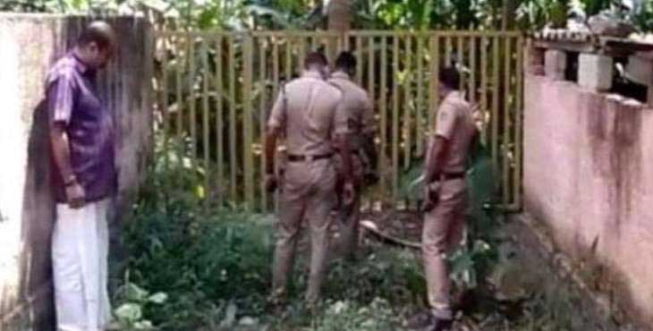ഒരു കിലോമീറ്റര് ചുറ്റളവില് മനുഷ്യരക്തം ഇറ്റു വീണ പാടുകള് ; പരിഭ്രാന്തരായി ദേശവാസികള് ഒരു കിലോമീറ്റര് ചുറ്റളവില് മനുഷ്യരക്തം ഇറ്റു വീണ പാടുകള് ; പരിഭ്രാന്തരായി ദേശവാസികള്