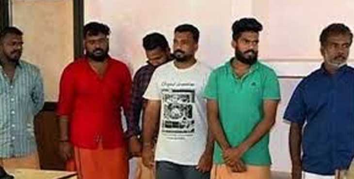 ജെസിബി കൊണ്ട് യുവാവിനെ അടിച്ച് കൊന്ന കേസ് ; പ്രതികളെ പോലീസ് കസ്റ്റഡിയില് വിട്ടു ; പോലീസിന് വീഴ്ച പറ്റിയെന്നു മുഖ്യമന്ത്രി ജെസിബി കൊണ്ട് യുവാവിനെ അടിച്ച് കൊന്ന കേസ് ; പ്രതികളെ പോലീസ് കസ്റ്റഡിയില് വിട്ടു ; പോലീസിന് വീഴ്ച പറ്റിയെന്നു മുഖ്യമന്ത്രി