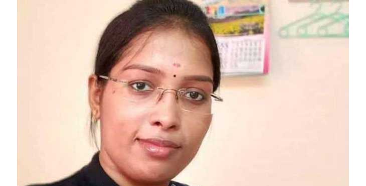 19 വര്ഷം മുമ്പ് ബിജെപി പ്രവര്ത്തകരുടെ ബോംബേറില് കാലു തകര്ന്ന അസ്ന – കണ്ണൂര് ചെറുവാഞ്ചേരി കുടുംബാരോഗ്യകേന്ദ്രത്തിലെ ഡോക്ടറായി ഇന്ന് ചുമതലയേക്കും 19 വര്ഷം മുമ്പ് ബിജെപി പ്രവര്ത്തകരുടെ ബോംബേറില് കാലു തകര്ന്ന അസ്ന – കണ്ണൂര് ചെറുവാഞ്ചേരി കുടുംബാരോഗ്യകേന്ദ്രത്തിലെ ഡോക്ടറായി ഇന്ന് ചുമതലയേക്കും