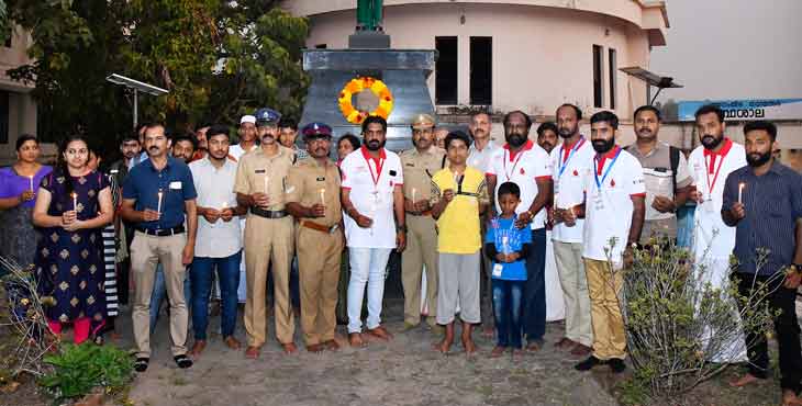 ഞങ്ങളുടെ പ്രണയം ധീര ജവാന്മാർക്കൊപ്പം ; യുദ്ധ സ്മാരകത്തിൽ പുഷ്പാര്ച്ചന നടത്തിയും ദീപം തെളിയിച്ചും ബ്ലഡ് ഡൊണേഴ്സ് കേരള ഞങ്ങളുടെ പ്രണയം ധീര ജവാന്മാർക്കൊപ്പം ; യുദ്ധ സ്മാരകത്തിൽ പുഷ്പാര്ച്ചന നടത്തിയും ദീപം തെളിയിച്ചും ബ്ലഡ് ഡൊണേഴ്സ് കേരള