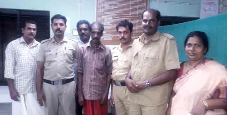 മാനസികനില തെറ്റിയ വയോധികനെ മാനസികാരോഗ്യ കേന്ദ്രത്തിലെത്തിച്ചു മാനസികനില തെറ്റിയ വയോധികനെ മാനസികാരോഗ്യ കേന്ദ്രത്തിലെത്തിച്ചു