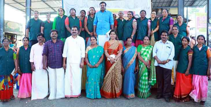 പ്ലാസ്റ്റിക്കിനെതിരെയുളള യുദ്ധപ്രഖ്യാപനവുമായി ചിറ്റാറിൽ ഹരിതകർമ്മ സേന സജ്ജമായി പ്ലാസ്റ്റിക്കിനെതിരെയുളള യുദ്ധപ്രഖ്യാപനവുമായി ചിറ്റാറിൽ ഹരിതകർമ്മ സേന സജ്ജമായി