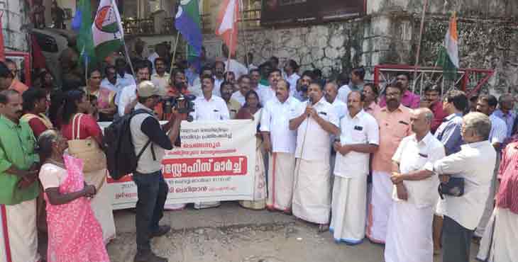 എൽഡി എഫ് ചെങ്ങന്നൂർ നിയോജകമണ്ഡലം കമ്മിറ്റിയുടെ നേതൃത്വത്തിൽ ഹെഡ് പോസ്റ്റോഫീസ് മാര്ച്ച് നടത്തി എൽഡി എഫ് ചെങ്ങന്നൂർ നിയോജകമണ്ഡലം കമ്മിറ്റിയുടെ നേതൃത്വത്തിൽ ഹെഡ് പോസ്റ്റോഫീസ് മാര്ച്ച് നടത്തി