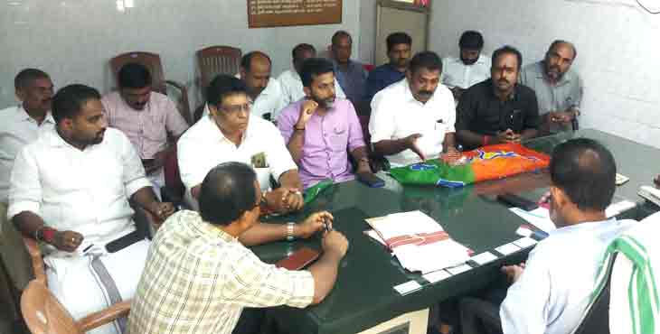 വ്യാപാരികൾക്ക് പിന്തുണയുമായി ബിജെപി ; ചെങ്ങന്നൂരിൽ നഗരസഭ സെക്രട്ടറിയെ ഉപരോധിച്ചു വ്യാപാരികൾക്ക് പിന്തുണയുമായി ബിജെപി ; ചെങ്ങന്നൂരിൽ നഗരസഭ സെക്രട്ടറിയെ ഉപരോധിച്ചു