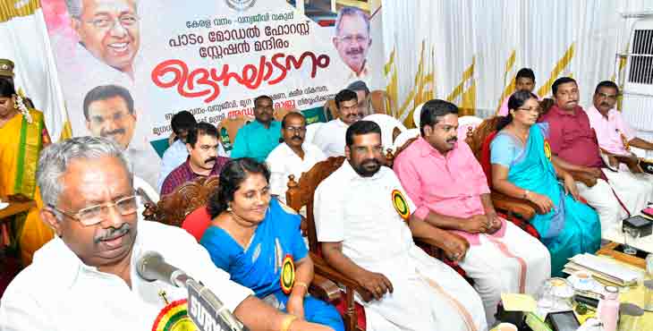 വന്യജീവി ആക്രമണത്തില് മരണപ്പെട്ടാല് നഷ്ടപരിഹാരം പത്തുലക്ഷം ; കോന്നിയുടെ വനാതിര്ത്തികളില് സൗരോര്ജ വേലികള് സ്ഥാപിക്കും ; മന്ത്രി കെ.രാജു വന്യജീവി ആക്രമണത്തില് മരണപ്പെട്ടാല് നഷ്ടപരിഹാരം പത്തുലക്ഷം ; കോന്നിയുടെ വനാതിര്ത്തികളില് സൗരോര്ജ വേലികള് സ്ഥാപിക്കും ; മന്ത്രി കെ.രാജു