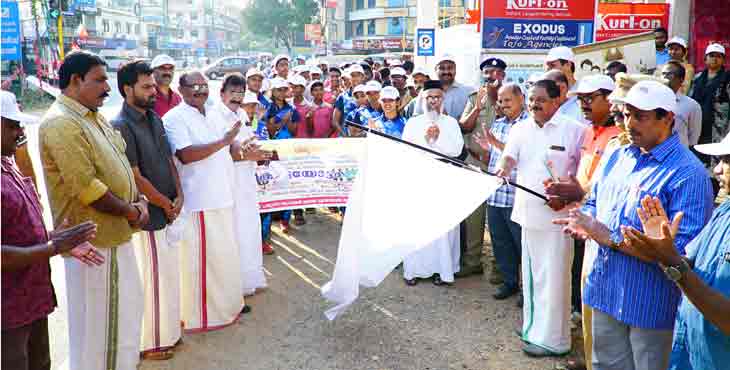 വിമുക്തി ബോധവത്കരണ ക്രിക്കറ്റ് : പത്തനംതിട്ട നഗരത്തിന് ആവേശം പകര്ന്ന് കൂട്ടയോട്ടം വിമുക്തി ബോധവത്കരണ ക്രിക്കറ്റ് : പത്തനംതിട്ട നഗരത്തിന് ആവേശം പകര്ന്ന് കൂട്ടയോട്ടം