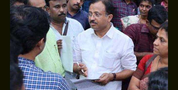 കേന്ദ്ര മന്ത്രി വി മുരളീധരന് ശ്രീചിത്തിരയിലെ ഉന്നതതല യോഗത്തില് പങ്കെടുത്തിരുന്നു ; ആശങ്കയില് മന്ത്രിയുടെ ഓഫീസ് കേന്ദ്ര മന്ത്രി വി മുരളീധരന് ശ്രീചിത്തിരയിലെ ഉന്നതതല യോഗത്തില് പങ്കെടുത്തിരുന്നു ; ആശങ്കയില് മന്ത്രിയുടെ ഓഫീസ്