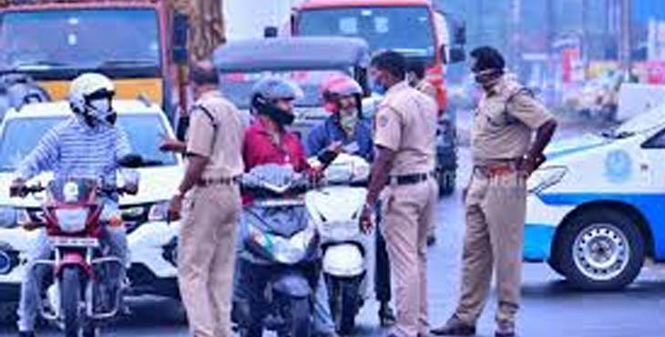 ലോക്ക്ഡൗണ് വകവയ്ക്കാതെ ജനങ്ങള് പുറത്തിറങ്ങിയതോടെ പോലീസ് ലാത്തിവീശി ; സംഭവം കാഞ്ഞിരപ്പള്ളിയില് ലോക്ക്ഡൗണ് വകവയ്ക്കാതെ ജനങ്ങള് പുറത്തിറങ്ങിയതോടെ പോലീസ് ലാത്തിവീശി ; സംഭവം കാഞ്ഞിരപ്പള്ളിയില്