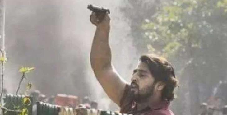 ഡല്ഹി കലാപം ; പോലീസിനു നേരെ വെടിയുതിര്ത്തയാളെ അറസ്റ്റ് ചെയ്തു ഡല്ഹി കലാപം ; പോലീസിനു നേരെ വെടിയുതിര്ത്തയാളെ അറസ്റ്റ് ചെയ്തു