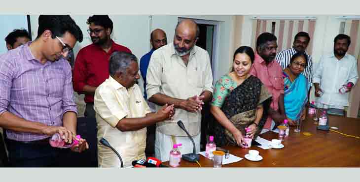 കോവിഡ് 19 : വീടുകളില് നിരീക്ഷണത്തിലുള്ളവര് നിര്ദ്ദേശങ്ങള് ലംഘിച്ചാല് കര്ശന നടപടി : മന്ത്രി കെ.രാജു കോവിഡ് 19 : വീടുകളില് നിരീക്ഷണത്തിലുള്ളവര് നിര്ദ്ദേശങ്ങള് ലംഘിച്ചാല് കര്ശന നടപടി : മന്ത്രി കെ.രാജു