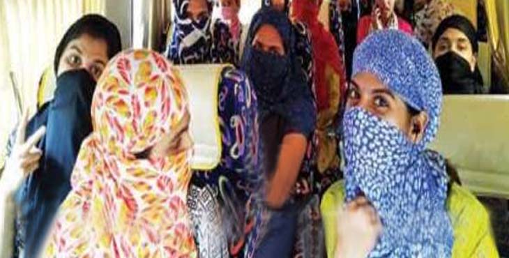 13 പെണ്കുട്ടികളടങ്ങുന്ന സംഘം രാത്രി അതിര്ത്തിയില് ഒറ്റപ്പെട്ടു ; സഹായവുമായി പിണറായി വിജയന് 13 പെണ്കുട്ടികളടങ്ങുന്ന സംഘം രാത്രി അതിര്ത്തിയില് ഒറ്റപ്പെട്ടു ; സഹായവുമായി പിണറായി വിജയന്