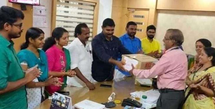 മറ്റുള്ളവരുടെ മക്കളുടെ പിതൃത്വം ഏറ്റെടുക്കാനാണ് സേവാഭാരതിക്കിഷ്ടമെന്ന് ഡിവൈഎഫ്ഐ മറ്റുള്ളവരുടെ മക്കളുടെ പിതൃത്വം ഏറ്റെടുക്കാനാണ് സേവാഭാരതിക്കിഷ്ടമെന്ന് ഡിവൈഎഫ്ഐ