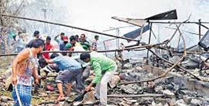 തമിഴ്നാട്ടില് പടക്കനിര്മ്മാണശാലയില് ഉണ്ടായ തീപിടിത്തത്തില് ആറ് തൊഴിലാളികള് മരിച്ചു തമിഴ്നാട്ടില് പടക്കനിര്മ്മാണശാലയില് ഉണ്ടായ തീപിടിത്തത്തില് ആറ് തൊഴിലാളികള് മരിച്ചു