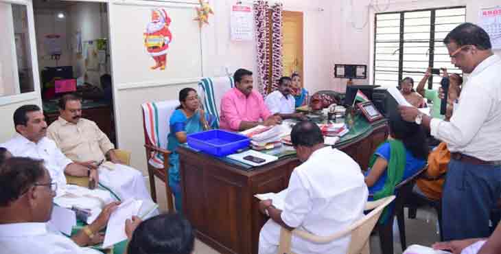 ആരോഗ്യവകുപ്പിന്റെ നിര്ദേശങ്ങള് കൃത്യമായി നടപ്പിലാക്കണം : കെ.യു ജനീഷ്കുമാര് എം.എല്.എ ആരോഗ്യവകുപ്പിന്റെ നിര്ദേശങ്ങള് കൃത്യമായി നടപ്പിലാക്കണം : കെ.യു ജനീഷ്കുമാര് എം.എല്.എ
