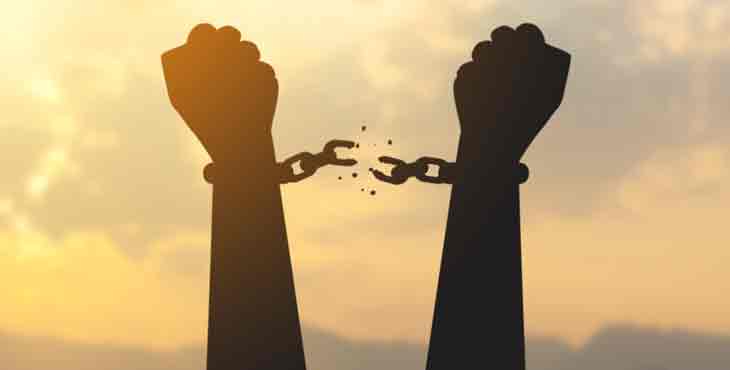 പ്രതിഷേധം ശക്തം : കേന്ദ്രസര്ക്കാരിന്റെ കൊമ്പൊടിഞ്ഞു ; ചാനലുകളുടെ വിലക്ക് നീക്കി പ്രതിഷേധം ശക്തം : കേന്ദ്രസര്ക്കാരിന്റെ കൊമ്പൊടിഞ്ഞു ; ചാനലുകളുടെ വിലക്ക് നീക്കി
