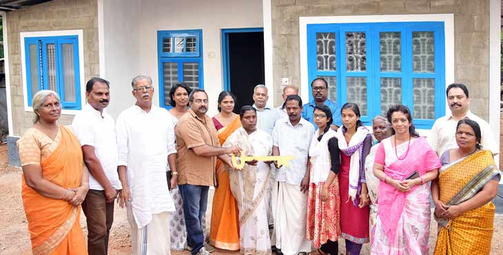 ഡോ.എം.എസ്. സുനിലിന്റെ 166- മത്തെ സ്നേഹ ഭവനം മൂന്നു പെൺമക്കളുള്ള വത്സമ്മക്കും കുടുംബത്തിനും ഡോ.എം.എസ്. സുനിലിന്റെ 166- മത്തെ സ്നേഹ ഭവനം മൂന്നു പെൺമക്കളുള്ള വത്സമ്മക്കും കുടുംബത്തിനും